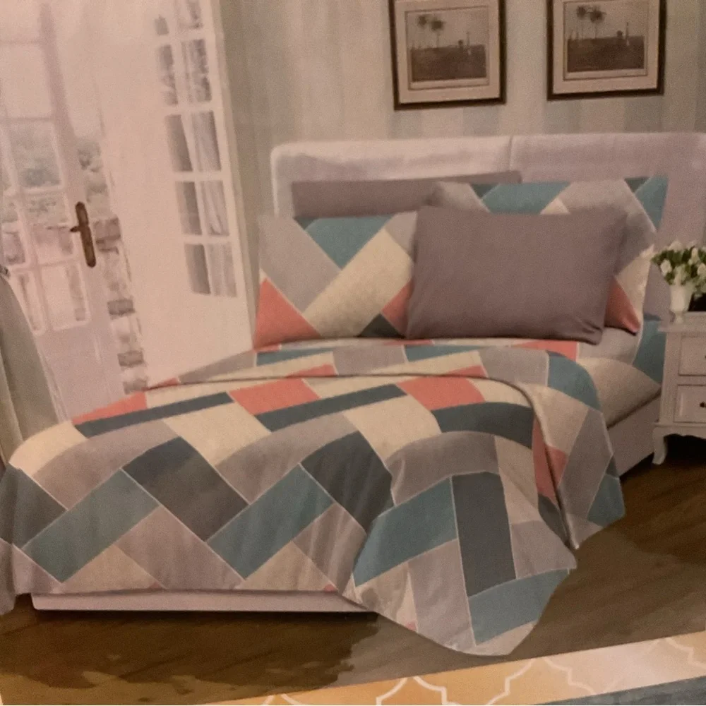 NWT Queen Hotel Collection Bamboo 1800 Super Soft Comforter Set Gray Blue & Pink